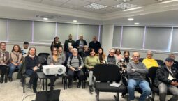 Primeira aula de Inclusão Digital sobre smartphones foi na sede da AGBAN dia 29