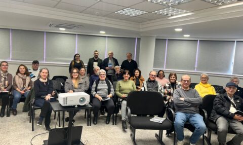 Primeira aula de Inclusão Digital sobre smartphones foi na sede da AGBAN dia 29