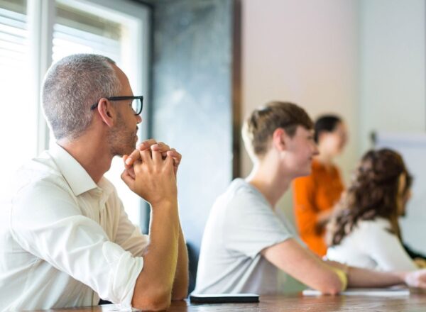 Cônjuges de associados(as) poderão fazer gratuitamente o curso de Inclusão Digital